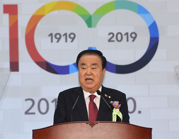 [저작권 한국일보] 문희상 국회의장이 지난 10일 국회 로텐더홀에서 열린 임시의정원 개원 100주년 기념식에서 기념사를 말하고 있다. 오대근 기자