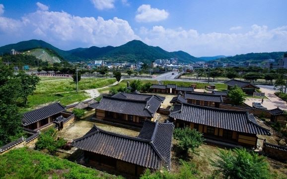 충북 민속문화재 14호인 홍범식 고가. 벽초 홍명희는 이 집 사랑채 맨 왼쪽 방에서 3.1운동을 준비했다. 괴산군 제공