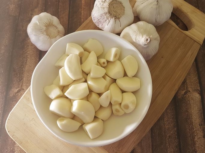 생마늘은 강력한 아린 맛을 내 고기의 느끼함을 잡는 데 제격이다. 게티이미지뱅크