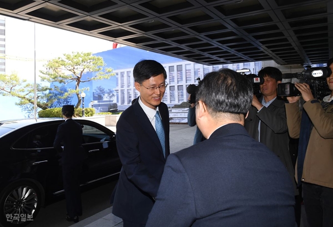 19일 오후 문형배 헌법재판관이 취임식에 참석하기 위해 헌법재판소로 들어오고 있다. 홍윤기 인턴기자