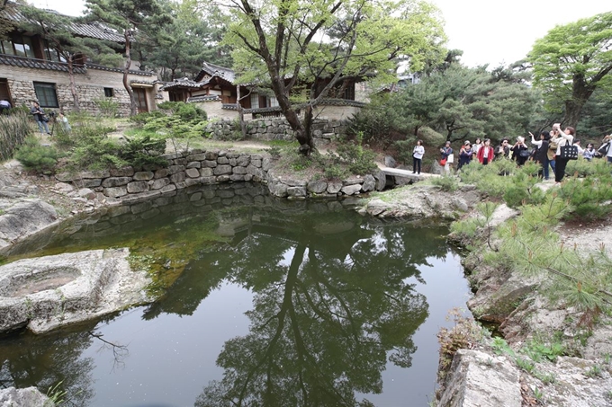 서울 성북구 북한산 자락의 전통정원 성락원이 23일 시민들에게 한시적으로 모습을 드러냈다. 연합뉴스