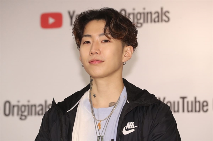 25일 오후 서울 중구 롯데호텔에서 열린 가수 박재범 다큐멘터리 '제이팍:쵸즌원'(Jay Park: Chosen1) 제작발표회에서 박재범이 포즈를 취하고 있다. 가수 박재범의 데뷔 후 10년간 여정을 소개하는 다큐멘터리는 유튜브 오리지널을 통해 공개한다. 연합뉴스