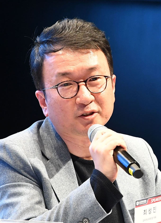 최성진 코리아스타트업포럼 대표가 25일 '2019 한국포럼' 세 번째 세션 토론자로 참석해 발언하고 있다. 홍인기 기자