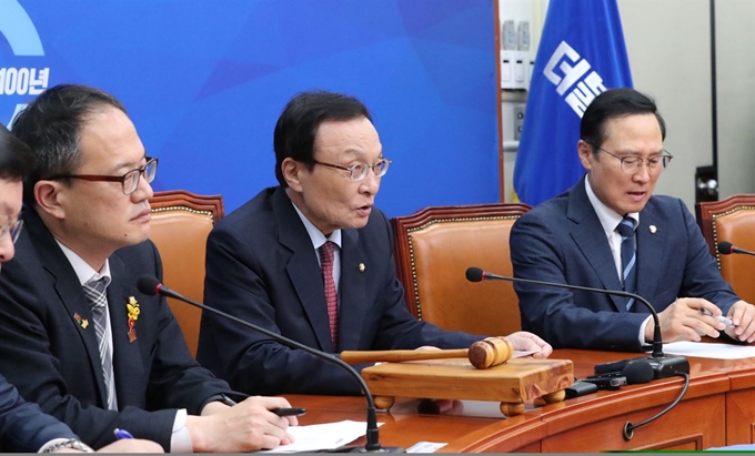 더불어민주당 이해찬 대표가 26일 국회에서 열린 최고위원회의에서 발언하고 있다. 연합뉴스