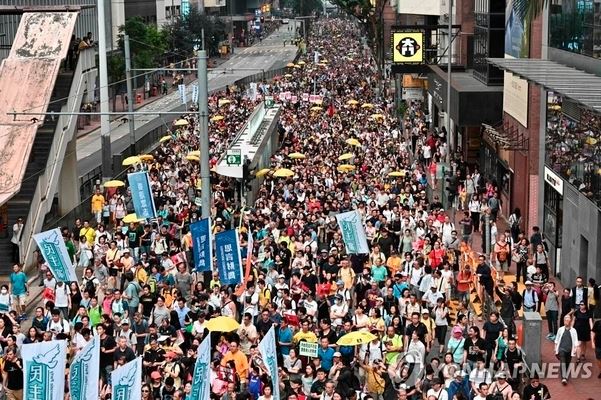 홍콩 도심서 열린 '중국 본토로 범죄인 인도 반대' 대규모 시위. 홍콩=연합뉴스