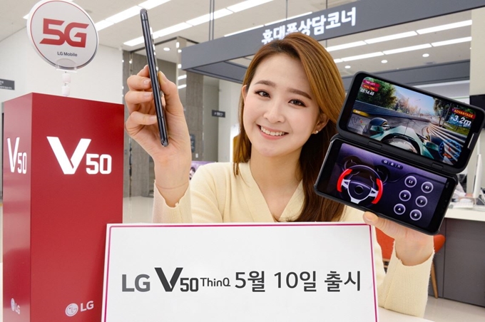 LG전자는 자사 첫 5G폰 'V50씽큐'를 10일 정식 출시한다고 밝혔다. LG전자 제공