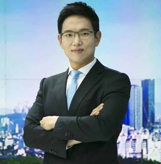 방송인 장성규가 골프대회 기권 논란과 관련해 다시 사과했다. 한국일보DB