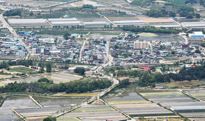 1,000 부근 고지에 오르면 운봉읍이 한눈에 내려다보인다.