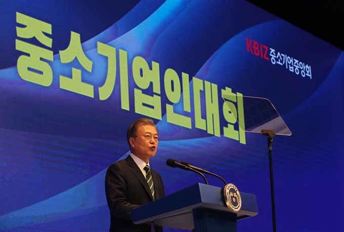 14일 여의도 중소기업 중앙회에서 열린 2019 대한민국 중소기업인 대회에서 문재인 대통령이 인사말하고 있다. 류효진 기자