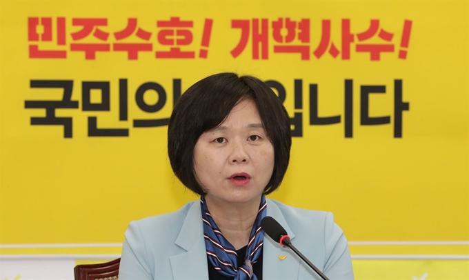 정의당 이정미 대표가 2일 국회에서 열린 상무위원회에서 발언하고 있다. 연합뉴스