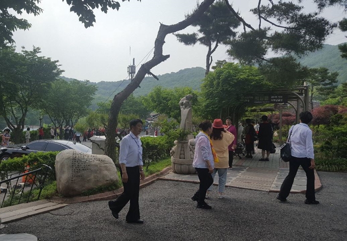 세종시가 처음 유치한 중국 단체 여행객들이 세종시 고복자연농원 등 관광지를 둘러보고 있다. 세종시 제공.