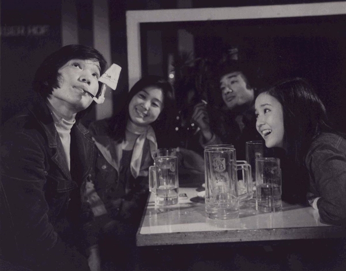 영화 '바보들의 행진'은 생맥주와 청바지, 통기타로 상징되던 1970년대 청춘을 대변하는 작품이었다. 한국일보 자료사진