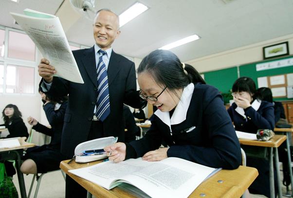 서울 강남구 개포동의 경기여고 학생들. 한국일보 자료사진