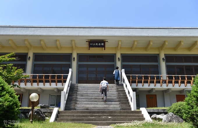 성주가 고향인 심산 김창숙을 기리는 심산기념관. 단아한 외관과 달리 전시물은 빈약하다.