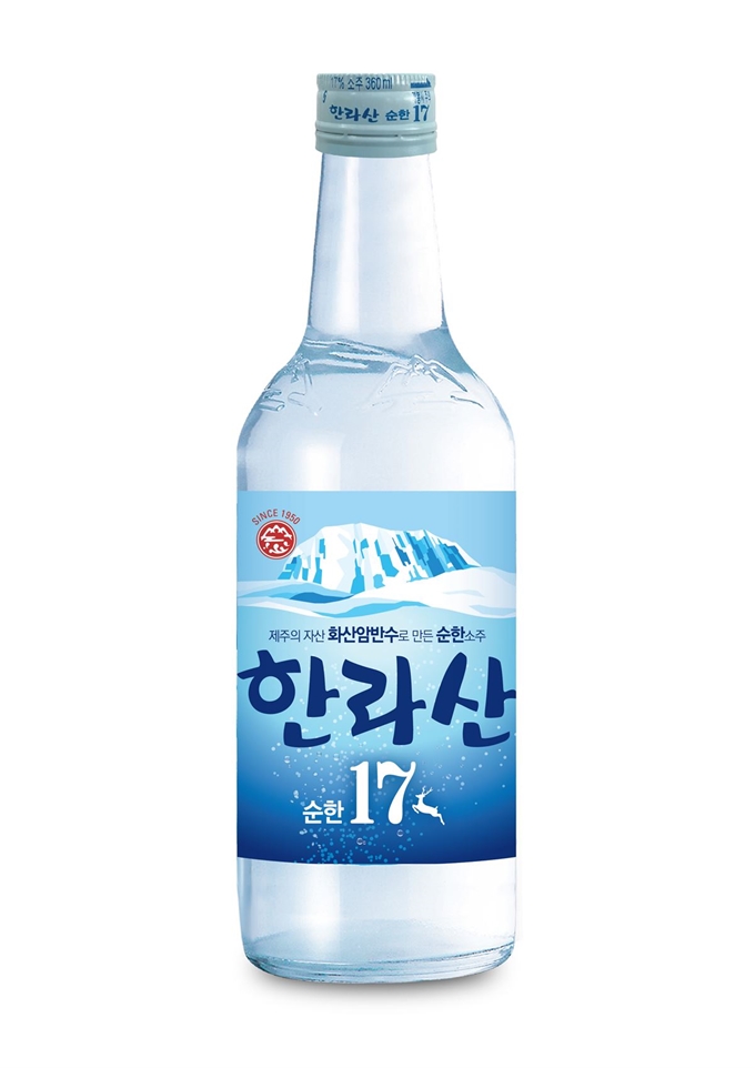 알코올농도가 17도인 소주 ‘한라산 17’. 한라산소주 제공.