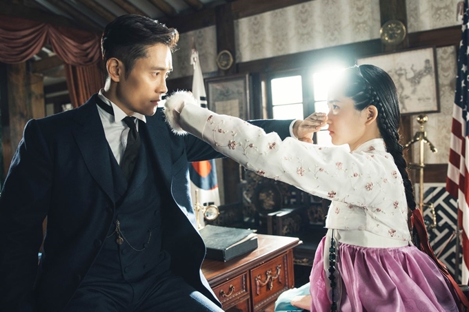 지난해 tvN드라마 ‘미스터 션샤인’은 넷플릭스로부터 판권료 명목으로 최소 180억원을 받았다. CJ ENM 제공