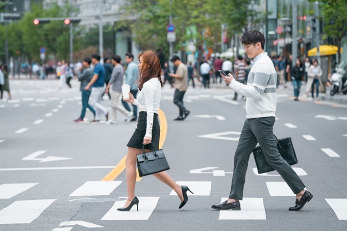 꼭 하루 1만보를 걷지 않아도 걷기 운동이 건강에 좋은 것으로 나타났다. 게티이미지뱅크