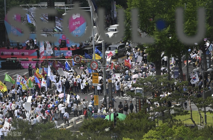 1일 오후 서울특별시의회 본관 앞에서 열린 동성애 퀴어축제 반대 국민대회. 홍윤기 인턴기자