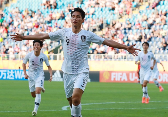 오세훈이 5일 폴란드 루블린 경기장에서 열린 2019 FIFA U-20 월드컵 16강에서 일본에 결승골을 넣은 뒤 기뻐하고 있다. 루블린=연합뉴스