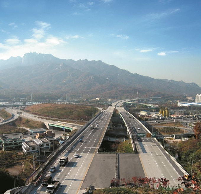 서울외곽순환고속도로 의정부 사패산 터널 구간 인근 모습. 경기도 제공