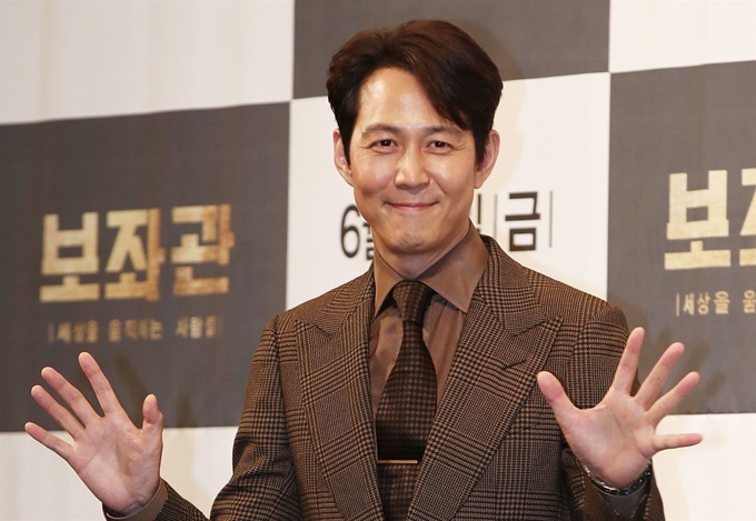 이정재가 13일 오전 서울 논현동의 한 호텔에서 열린 JTBC 금토드라마 '보좌관' 제작발표회에서 포즈를 취하고 있다. 연합뉴스