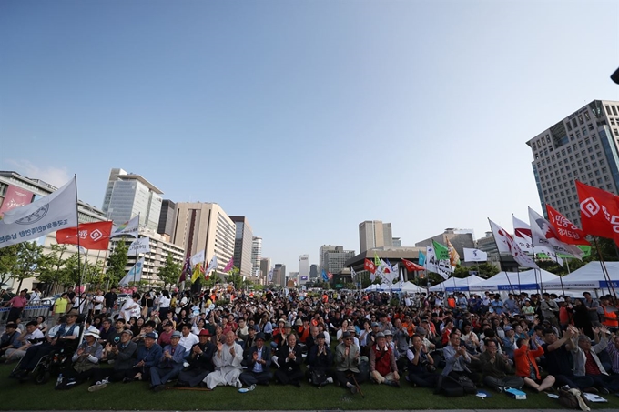 15일 서울 광화문광장에서 6.15 남북공동선언 19주년 기념 민족자주대회가 열리고 있다. 연합뉴스