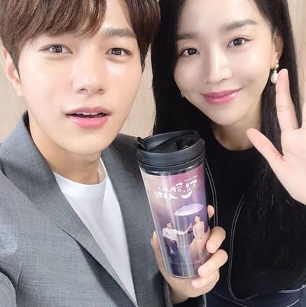 신혜선이 김명수와 케미를 뽐냈다. 신혜선 SNS