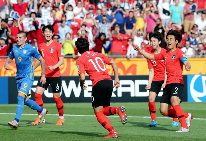 '2019 국제축구연맹(FIFA) U-20 월드컵' 결승전 대한민국과 우크라이나의 경기에서 패널티킥으로 선제골을 넣은 뒤 기뻐하고 있다. U-20 축구대표팀은 한국 남자축구 사상 첫 국제축구연맹(FIFA) 주관 대회 결승 진출이라는 새로운 역사를 썼다. 우치=뉴스1