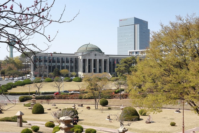 경북대 본관 전경. 한국일보 자료사진