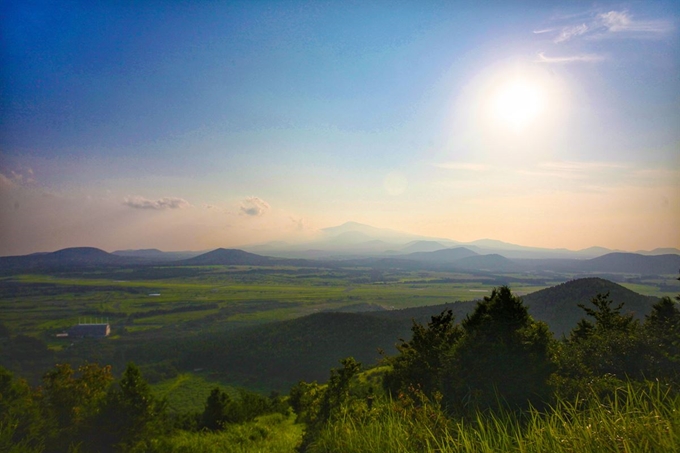 제주도 전체와 인근 바다까지 유네스코(UNESCO) 생물권보전지역으로 확대 지정됐다. 사진은 제주 동부지역 전경. 제주관광공사 제공.