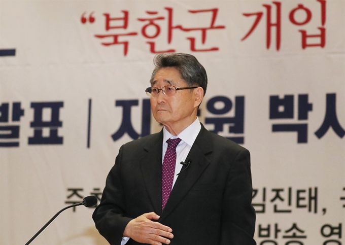 지난 2월 8일 김진태ㆍ이종명 자유한국당 의원이 주최한 공청회 단상에 올라 5ㆍ18 북한 개입설을 퍼뜨린 지만원씨. 연합뉴스