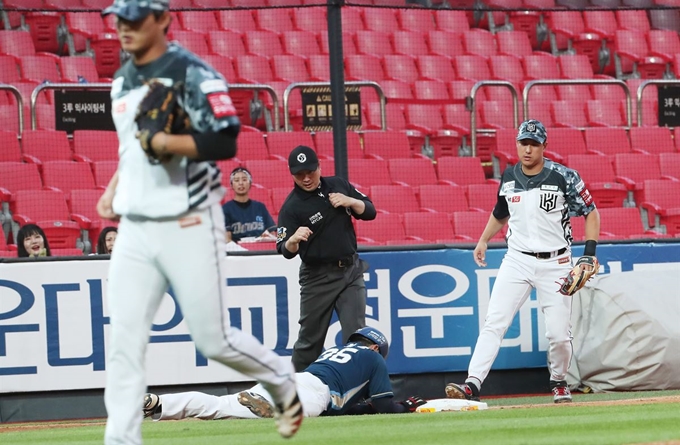 지난 23일 KT-NC전이 열린 수원구장의 텅 빈 관중석. 수원=연합뉴스