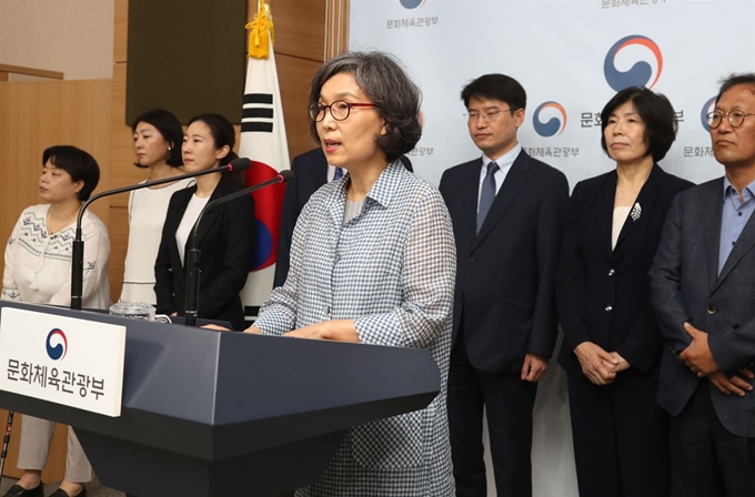 문경란 문체부 스포츠 혁신위원회 위원장이 26일 정부서울청사 별관에서 '스포츠 인권 증진 및 참여 확대 정책 권고와 스포츠 기본법 제정 권고'를 발표하고 있다. 연합뉴스