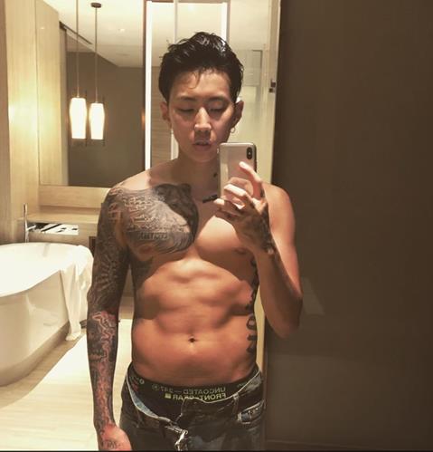 박재범이 상남자 포스를 뽐냈다. 박재범 SNS