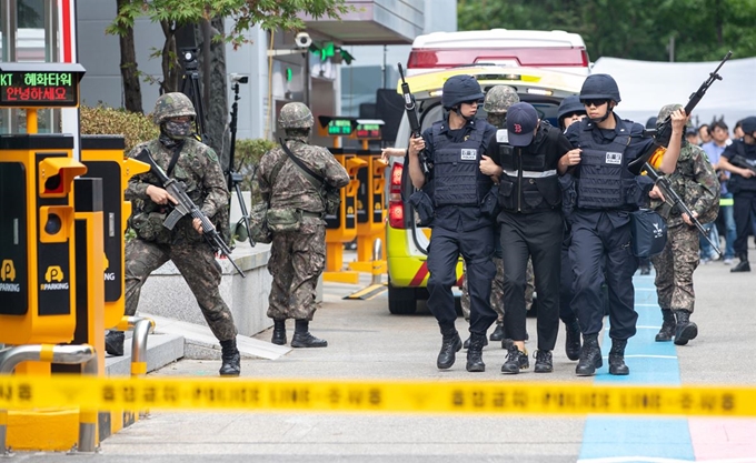 3일 오후 서울 종로구 혜화동 KT혜화국사에서 과기정통부 주도로 민관군 통신재난 대응 합동훈련을 실시하고 있다. 홍인기 기자