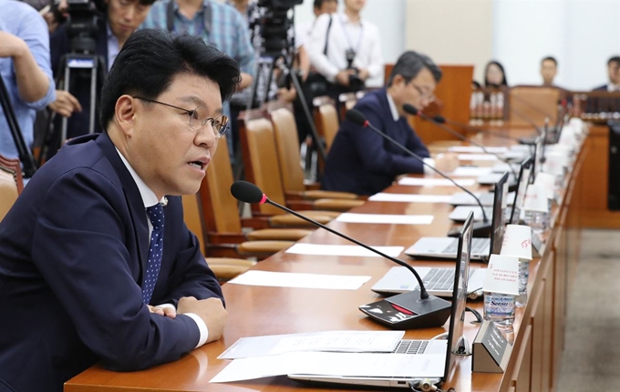 지난달 20일 국회에서 열린 정치개혁특별위원회에서 자유한국당 간사인 장제원 의원이 발언하고 있다. 연합뉴스