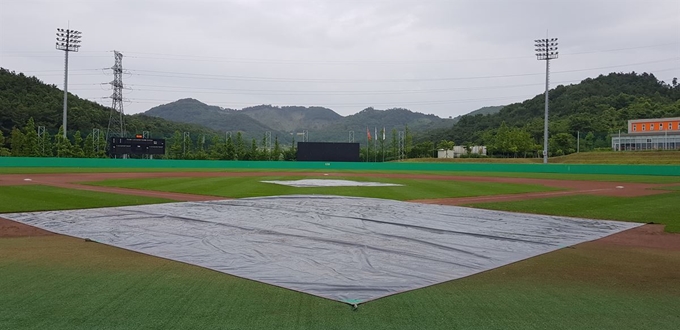 10일 경찰야구단과 한화 2군 경기가 우천 취소된 서산구장의 모습. 서산=강주형 기자