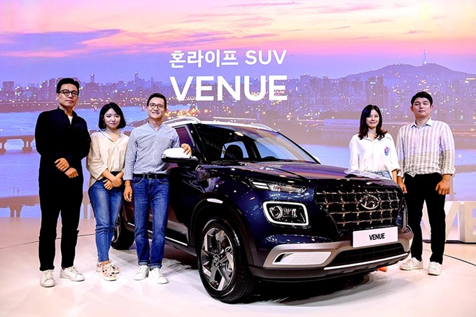 현대자동차가 혼라이프를 위한 SUV, '베뉴'를 출시하고 본격적인 판매를 시작한다.