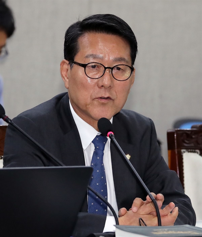 신창현 더불어민주당 의원. 한국일보 자료사진