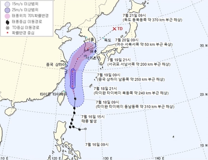 19일 오전 10시 기준 제5호 태풍 다나스 예상 이동경로. 기상청 제공