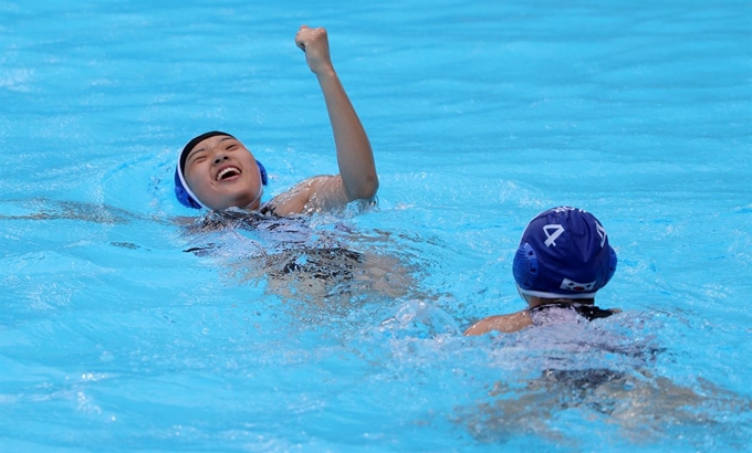 20일 광주 남부대 수구경기장에서 열린 2019 광주세계수영선수권대회 수구 여자부 순위결정전 한국-남아공전에서 세 번째 골을 넣은 이정은이 환호하고 있다. 광주=연합뉴스