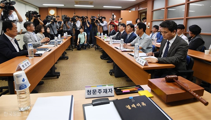 22일 서울시교육청 학교보건진흥원에서 자사고 재지정 평가에서 탈락한 8곳 학교에 대한 청문회가 열리고 있다. 이날부터 교육청은 경희고와 배재고, 세화고 등을 시작으로 모레까지 사흘간 재지정에서 탈락한 자사고들의 의견을 듣는 청문회를 진행한다. 홍인기 기자