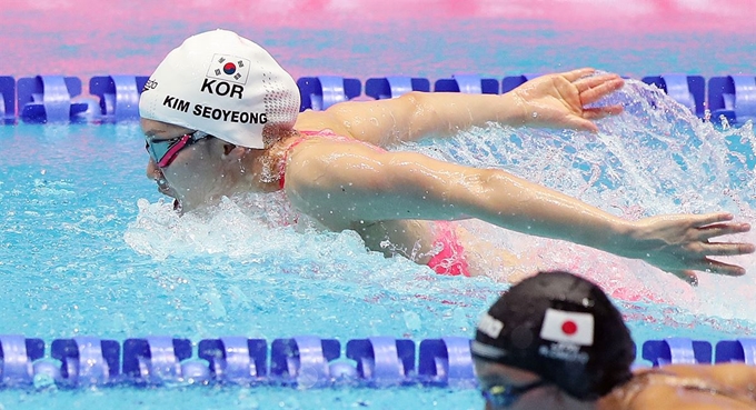 22일 광주광역시 광산구 남부대 시립국제수영장에서 열린 2019 광주세계수영선수권대회 경영 여자 개인혼영 200m 결승에서 대한민국 김서영이 힘차게 물살을 가르고 있다. 연합뉴스