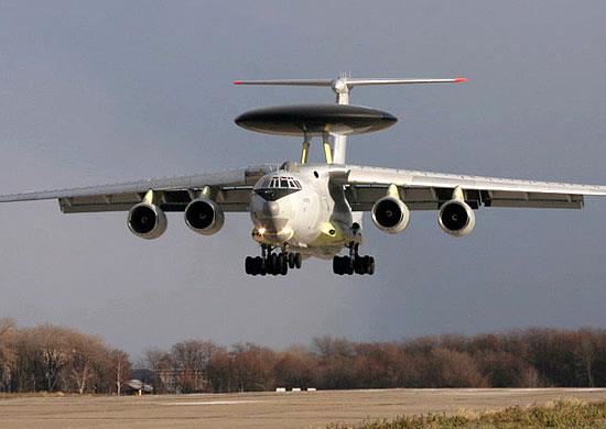 23일 합동참모본부에 따르면 이날 오전 중국 H-6 폭격기와 러시아 TU-95 폭격기 및 A-50 조기경보통제기 등 군용기 5대가 동해 한국방공식별구역(KADIZ)에 무단 진입했으며, 이 과정에서 러시아 A-50 1대는 독도 인근 한국 영공을 두 차례 7분간 침범했다. 공군은 F-15K와 F-16 등 전투기를 긴급 출격시켜 차단 기동과 함께 러시아 A-50 전방 1㎞ 근방에 360여발의 경고사격을 가했다. 사진은 러시아 A-50 조기경보통제기 모습. 연합뉴스