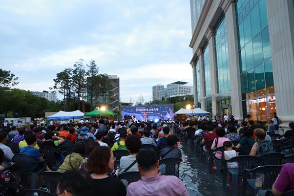 세종대 대양AI센터 거울연못에서 열린 ‘한여름밤의 음악축제’ 모습