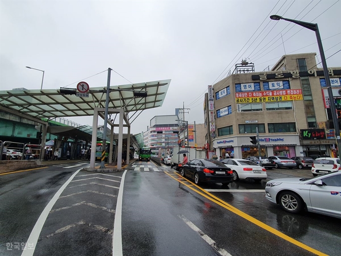 신안산선 복선전철 서울 구로구 구간 공사를 위해 지하 70m 깊이의 수직구를 건설하는 구로디지털단지역 1번 출구 인근. 안하늘 기자