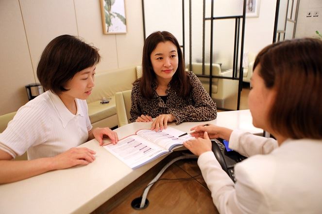 롯데백화점 강남점은 29일부터 ‘대치동 학원가’라는 지역 특색을 살린 맞춤형 마케팅으로 ‘학부모 클럽’ 회원제를 운영한다. 롯데쇼핑 제공