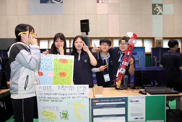 삼성물산 주니어물산아카데미의 메이커 축제에 참가한 학생들.