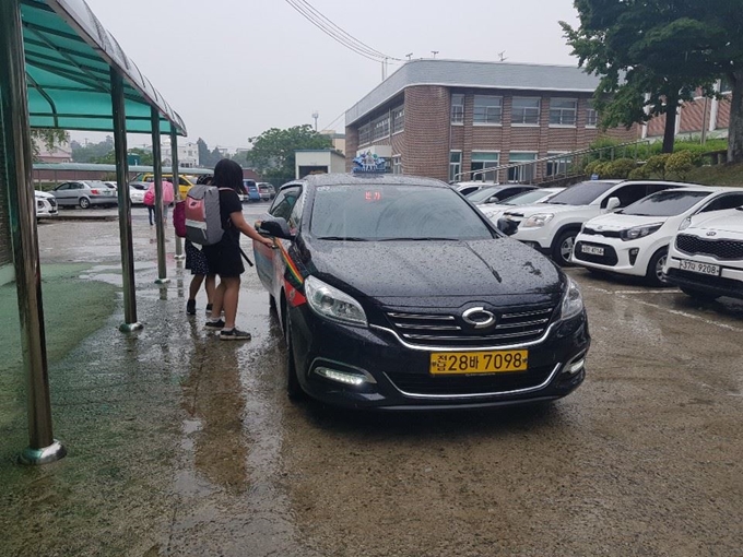 전남 무안 일로초등학교 학생들이 에듀택시를 이용하고 있다. 도 교육청 제공