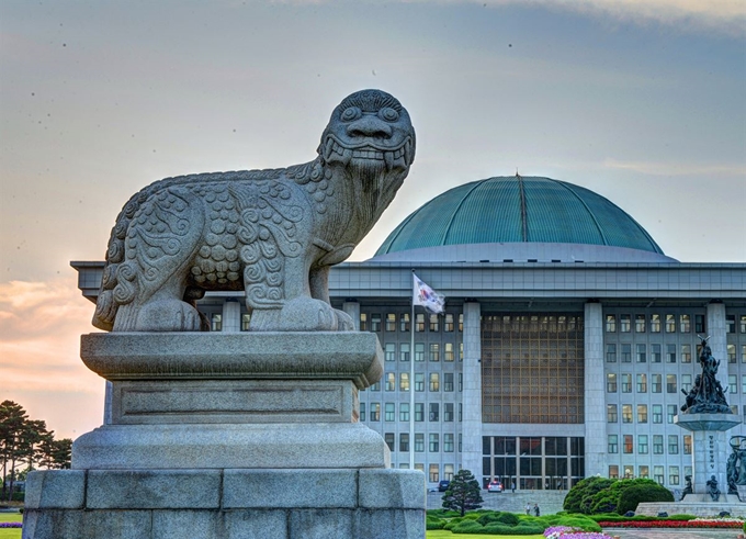 서울 여의도 국회 앞 해태상. 한국일보 자료사진